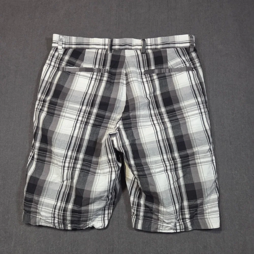 Axist Plaid Shorts Mens 32 Black White Gray Flat Front Cotton Casual